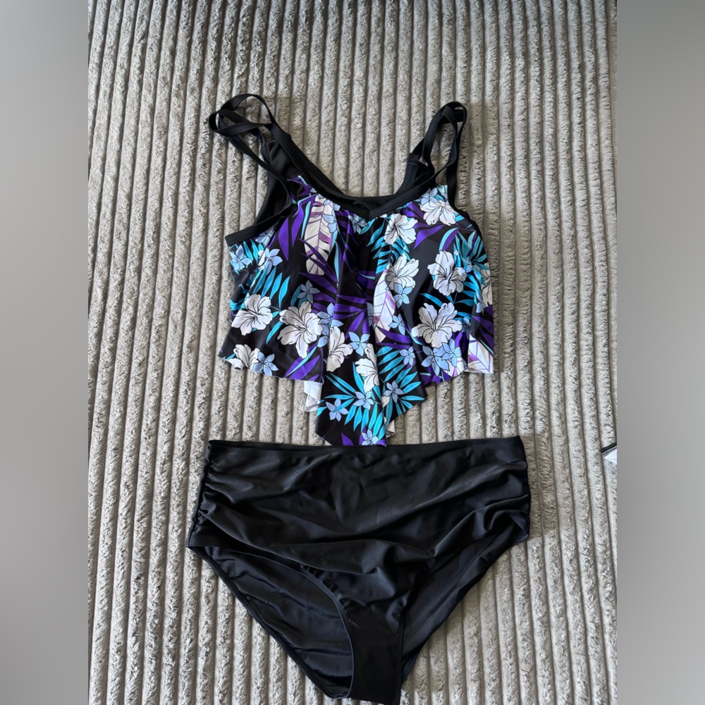 Women’s swimsuit never worn
